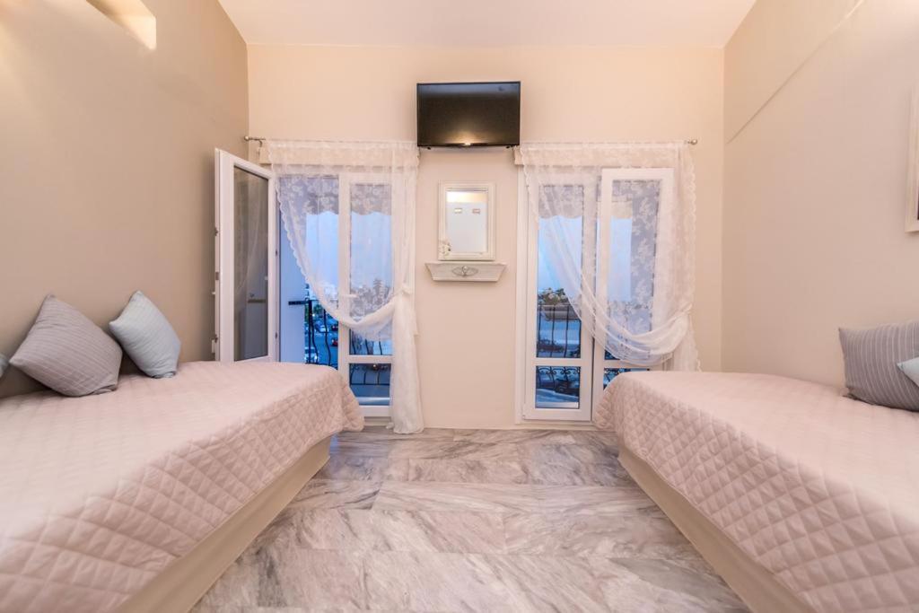 Fratelli Family Rooms Tínos Eksteriør billede