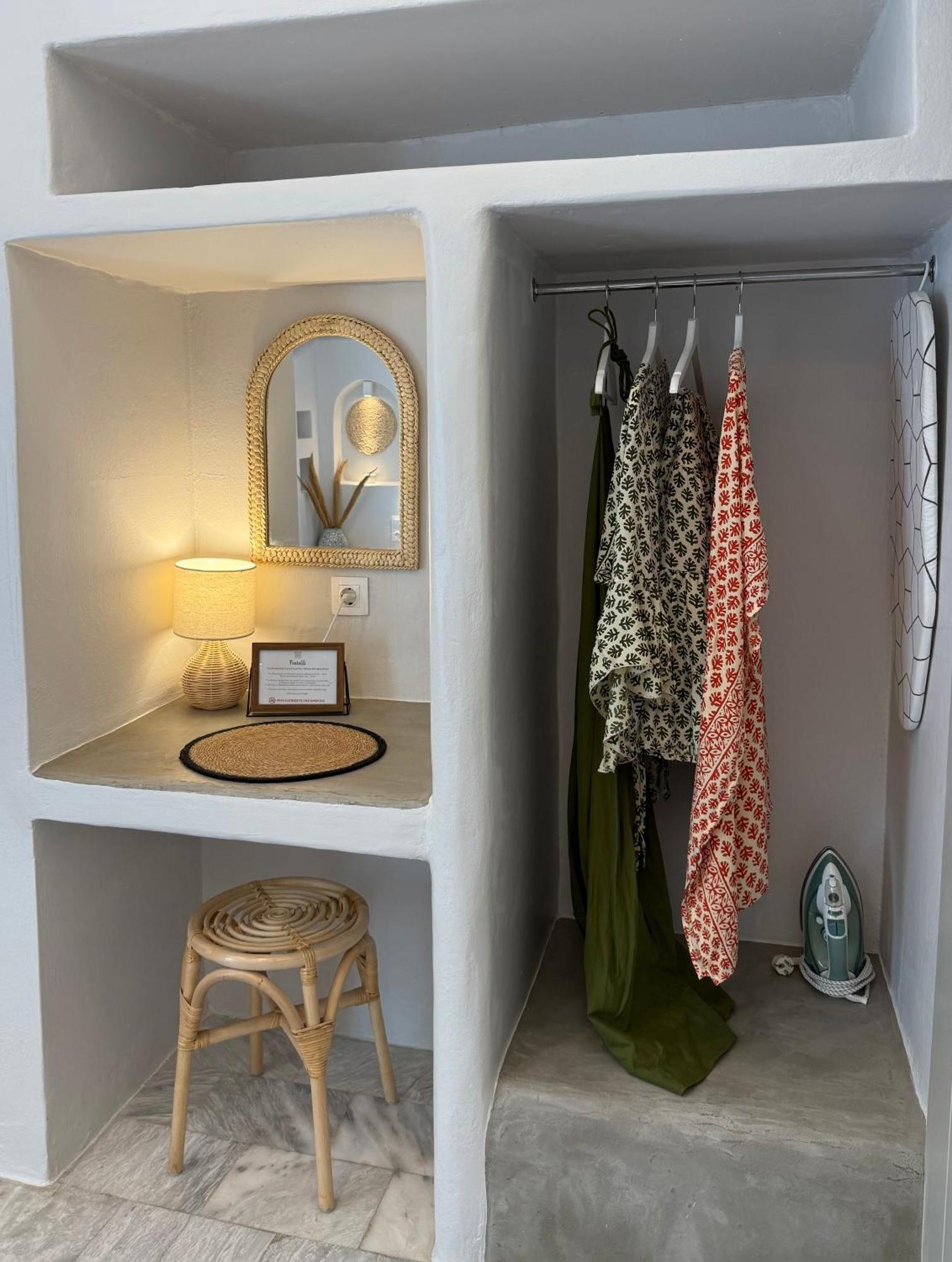 Fratelli Family Rooms Tínos Eksteriør billede